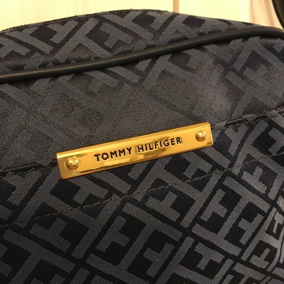 Tommy Hilfiger Jaquard Crossbody Navy Purse NWOT - Picture 3 of 9